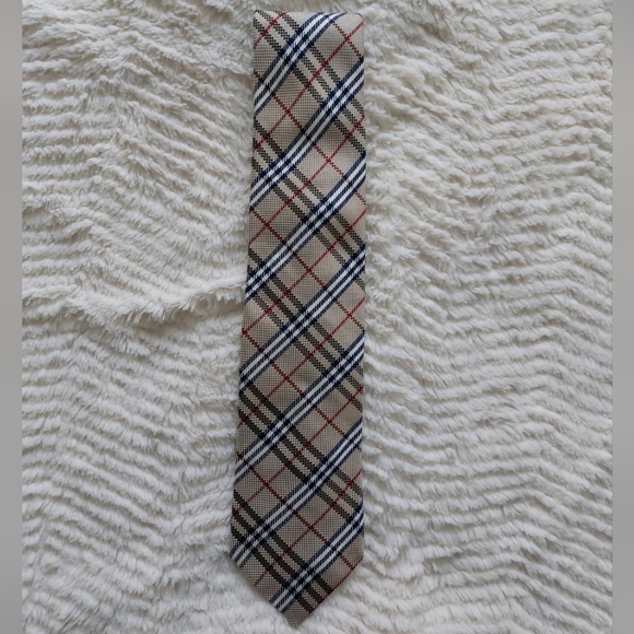 Burberry Silk Tie Handmade in England - Picture 1 of 5